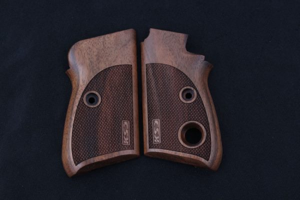 Beretta Mod 70 – 70 S – 71 PUMA Compatible Walnut Grips Diamond Gun Grips USA-402