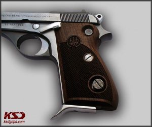 Beretta Mod 71 – 72 – 75 Jaguar Compatible Walnut Grips Diamond Gun Grips USA-410