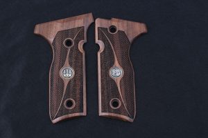 Beretta Mod 8000 / 8040 F Stoger Compatible Walnut Grip Gun Grips USA-448