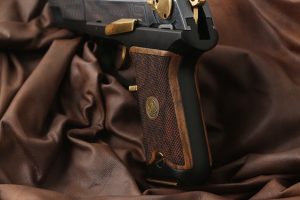 Ruger P85 – 89 Compatible Walnut Grips Diamond Gun Grips USA-540