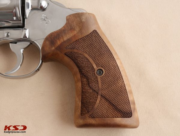 Colt Python (Pre 2020) Compatible Walnut Grips Double-Checkering Gun Grips USA-758