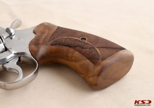 Colt Python (Pre 2020) Compatible Walnut Grips Double-Checkering Gun Grips USA-758