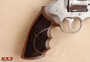 Colt Python (Pre 2020) Compatible Walnut Grips Double-Checkering Gun Grips USA-766