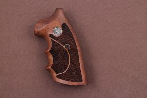 Colt Python (Pre 2020) Compatible Walnut Grips Double-Checkering Gun Grips USA-777