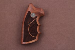 Colt Python (Pre 2020) Compatible Walnut Grips Double-Checkering Gun Grips USA-777